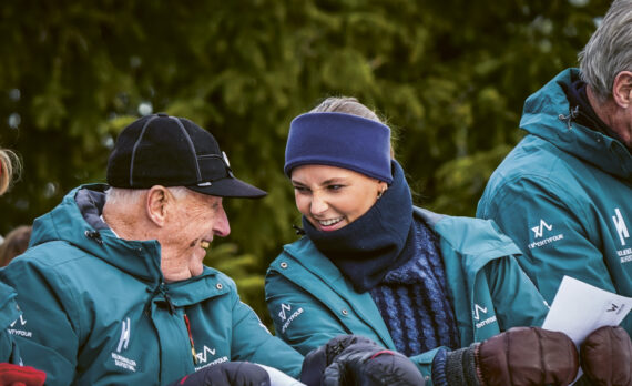 Oslo 2023 03 12. Kong Harald og prinsesse Ingrid Alexandra under Raw Air Verdenscup i hopp for kvinner i Holmenkollen skifestival 2023 i Oslo.